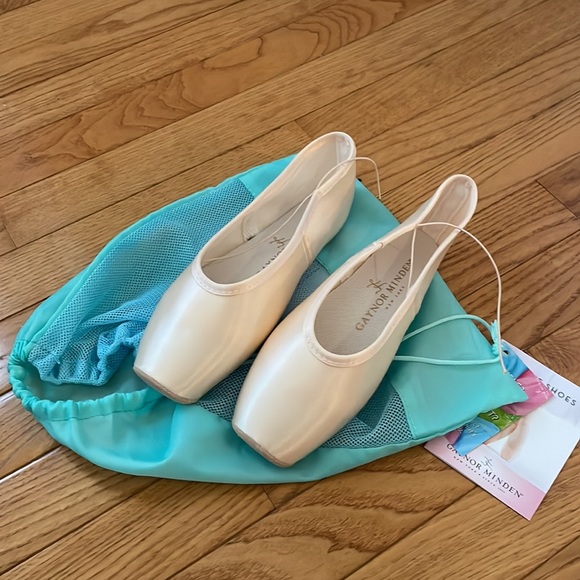 NWT Gaynor Minden Pointe Shoes Code: CL- 8N2FDH - Picture 3 of 4